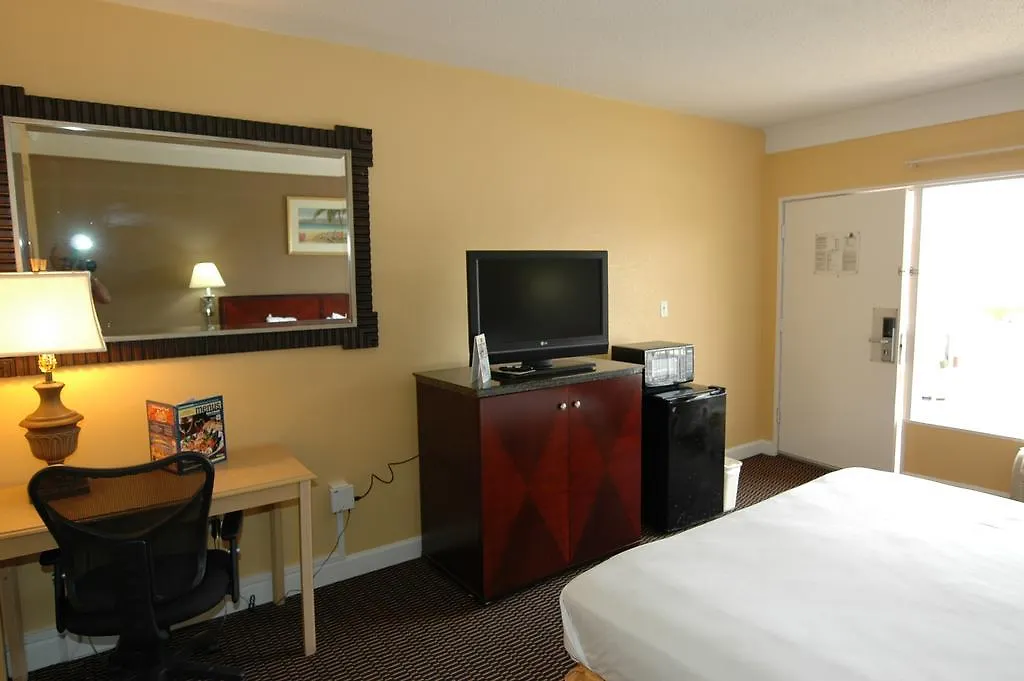 Ambassadors Inn & Suites Virginia Beach 2*,